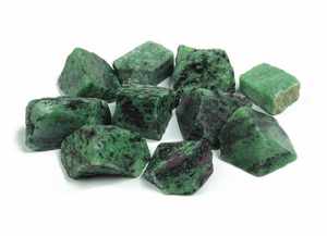 Ornement sculpté en cristal de zoïsite avec rubis de haute qualité, forme libre, pour la décoration intérieure et le Feng Shui (vente en gros) - Product Image 6