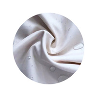 Tissu imprimé numérique blanc blanchi trame polyester étanche à la poussière imperméable pour la filature de printemps vente en gros