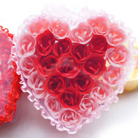 Savon blanchissant en forme de rose romantique