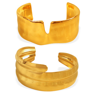 Brazalete de Moda Chapado en Oro, Acero de Titanio en Forma de C, Ajustable, Joyería Unisex - Product Image 5