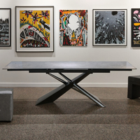 Table à manger extensible moderne et luxueuse, sur mesure, avec pieds en métal et plateau en verre trempé, pour la maison, l'hôtel, l'appartement