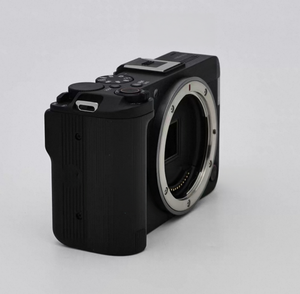 Conçue pour la vidéo — la première caméra à objectifs interchangeables de la série EOS V, la R50 V porte vos Vlogs à un niveau supérieur ! - Product Image 4