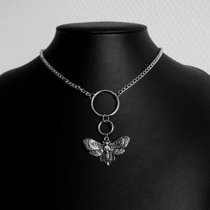 Collar con colgante de la polilla de la muerte, cadena de 18 pulgadas, calavera de azúcar, mariposa gótica, Roca, Emo, gótico, Color plata, cadena fuerte de 18 pulgadas - Product Image 2