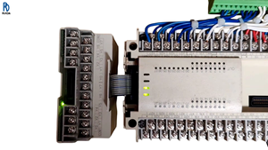 FX2N-16EYR โมดูลขยาย PLC ชุดควบคุมลอจิกแบบตั้งโปรแกรมได้ โมดูลควบคุมอุตสาหกรรม ผ่านการทดสอบการทำงาน - Product Image 1