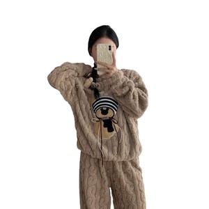 Pigiama da <span class=keywords><strong>Donna</strong></span> Invernale in Pile Coral con Orsetto Cartone Animato, Caldo Completo da Notte in Flanella con Maniche Lunghe e Morbido Peluche, Abbigliamento da Casa Due Pezzi - Product Image 5