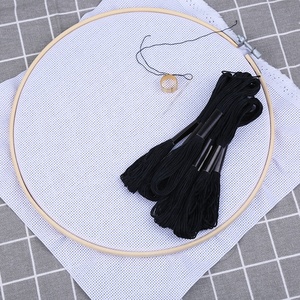 50 pz/<span class=keywords><strong>set</strong></span> Kit di fili da ricamo in cotone poliestere bianco e nero per artigianato fai da te - Product Image 5