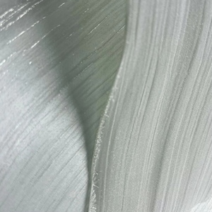 Vente en gros de tissu de satin de tissu de polyester 100% lisse crêpe de satin pour le marché de Noël et les fêtes de New York - Product Image 4