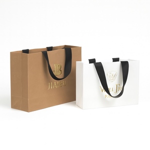 Bolsa <span class=keywords><strong>de</strong></span> Papel <span class=keywords><strong>para</strong></span> Compras <span class=keywords><strong>de</strong></span> Lujo con Logotipo Personalizado, Negra y Roja, con Estampado Metálico Dorado Mate, Asa <span class=keywords><strong>de</strong></span> Cartón Resistente - Product Image 2