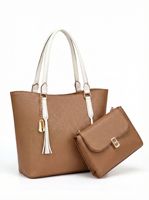 Set Tas Tangan Wanita Custom Logo Grosir 2 Pcs Warna Beige Coklat Bahan Kulit PU, Tas Tote dengan Ritsleting, Tali Lepas Pasang, dan Dompet Senada