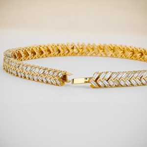 กำไลข้อมือเพชรทรงบาแกตต์สำหรับผู้หญิง ทองคำ 14K สีเหลือง สามารถสวมซ้อนกันได้ พร้อมการฝังแบบ Bezel Setting - Product Image 5