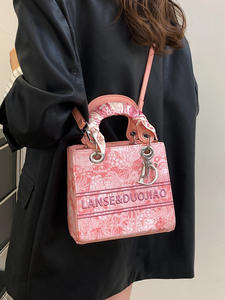 กระเป๋าถือผู้หญิงหนัง PU หรูหรา ปี 2024 ดีไซน์พู่ปักลายแฟชั่น คุณภาพสูง กันน้ำ สายสะพายเดี่ยว ใช้ได้ทุกวัน - Product Image 4