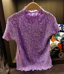 2025 nouveau T-<span class=keywords><strong>Shirt</strong></span> à manches courtes brodé <span class=keywords><strong>violet</strong></span> pour femmes 3D motif formel col rond Style froissé - Product Image 4