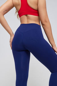 Leggings de sport pour femmes à taille haute personnalisés, leggings de sport en nylon et élasthanne pour femmes, leggings de sport pour la salle de sport, logo imprimé en silicone pour femmes - Product Image 6