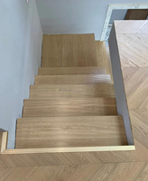 Escalier en bois de chêne rond en spirale, couleur claire