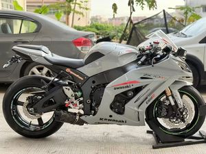 <span class=keywords><strong>Kawasaki</strong></span> <span class=keywords><strong>Ninja</strong></span> ZX-10R 1000cc d'occasion, <span class=keywords><strong>moto</strong></span> à quatre cylindres en ligne, <span class=keywords><strong>moto</strong></span> sportive à essence d'occasion, refroidie par liquide, super <span class=keywords><strong>moto</strong></span> de course - Product Image 4