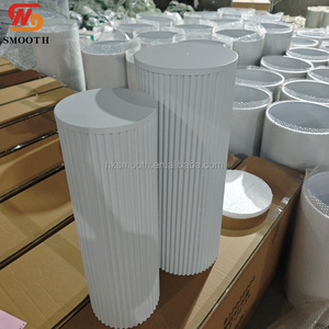 ฐานวางเค้กโลหะสีขาวลายริ้วสวยหรู สไตล์โมเดิร์น สำหรับงานแต่งงาน ขายส่ง - Product Image 1