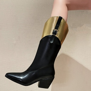 Botas de tacón de cuña grueso con punta en pico y diseño patchwork para mujer, talla grande 46, estilo vaquero con hebilla en la parte superior y hasta la rodilla - Product Image 1