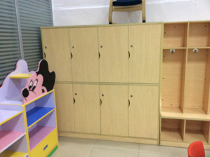 Armoire de rangement moderne en bois pour vêtements d'enfants, mobilier de garderie et d'école maternelle - Product Image 4