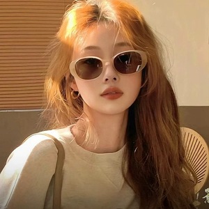 Lunettes de soleil ovales rétro pour femmes, monture complète, protection UV400, style tendance pour adultes - Product Image 1
