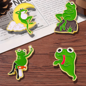 Эмалированная брошь в виде лягушки - Product Image 1