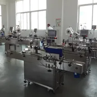 Machine d'étiquetage automatique YS510 pour bouteilles de sauce et bocaux en verre ronds, avec impression intégrée et application d'étiquettes autocollantes pour sauces.