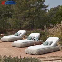Chaise longue en aluminium moderne et durable, mobilier d'extérieur haut de gamme pour villa, resort, piscine, jardin, patio, résistant aux UV