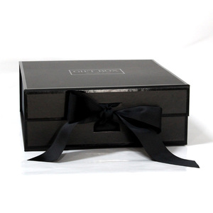 กล่องของขวัญกระดาษพับได้สีดำแบบแม่เหล็กสุดหรูพร้อมริบบิ้นสำหรับบรรจุภัณฑ์เสื้อผ้า  รับทำโลโก้ตามสั่ง ขายส่ง กล่องของขวัญแม่เหล็กคุณภาพพรีเมียม - Product Image 6