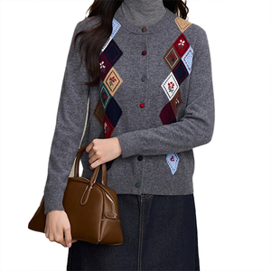 เสื้อคาร์ดิแกนถักไหมพรม 100% ลายแจ็คการ์ด คอกลม สินค้าใหม่ ลายบล็อกสี ลายสก็อต อาร์ไกล์ เสื้อโค้ทไหมพรม เสื้อสเวตเตอร์ผู้หญิง - Product Image 3