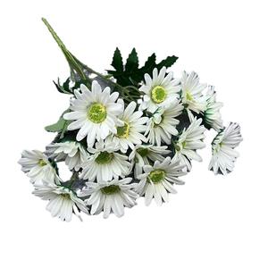 Bouquet de 15 têtes de marguerites artificielles en soie pour décoration de maison, hôtel, arche de salle de mariage et fleurs d'extérieur pour projets d'aménagement - Product Image 5