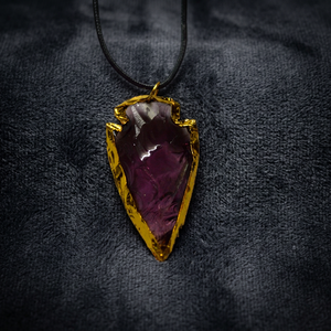 Pendentif en améthyste naturelle en forme de flèche, pierre précieuse violette de forme irrégulière, polie, plaquée or, pour la fabrication de colliers, avec propriétés curatives - Product Image 3