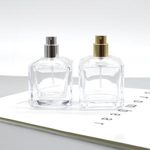 Vente en gros de flacons de recharge de parfum en verre blanc cristal de 50 ml, flacons cosmétiques vides carrés de 70 ml avec vaporisateur et bouchons à clipser - Product Image 4
