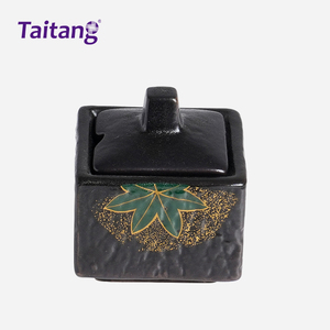 Fournisseur unique de produits de restauration, distributeur d'assaisonnements japonais, accessoires pour sushis, pot à sauce soja en céramique noire avec bec verseur - Product Image 3