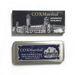 Boîte de géométrie en métal noire de qualité supérieure 13 pièces CoxMarshal pour les élèves du primaire - Product Image 1