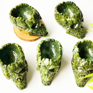 Cenicero de calaveras de jade Xiuyan talladas a mano al por mayor, cenicero de calaveras de jade verde, artesanías de piedra de cristal natural para decoración del hogar, regalo de Halloween - Product Image 5