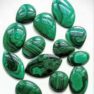 Lot en vrac de qualité supérieure de cabochons de malachite taille ovale faits à la main pierres précieuses naturelles vertes pierres précieuses en vrac en vente - Product Image 1
