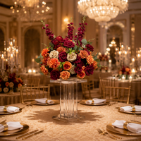 Ensemble floral de mariage, rose artificielle bordeaux et orange, couronne de fleurs et arrangement de table pour la décoration de la scène et de l'allée d'événements