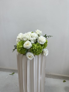 Centrotavola personalizzato con fiori verdi e bianchi, sfera di fiori artificiali per decorazioni da tavolo per matrimoni - Product Image 3