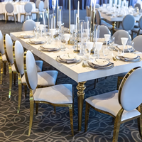 Table de réception de luxe rectangulaire longue en acier inoxydable doré et verre blanc pour hôtel et événements