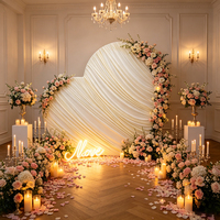 Toile de fond de scène de mariage en tissu blanc avec draperies en forme de cœur, support d'arche de mariage avec housse en tissu tendu