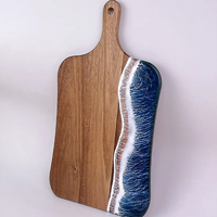 Gadgets innovants, planche à découper multifonction en bois d'acacia et résine époxy à effet vague océanique, avec poignée confortable pour les outils de cuisine