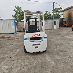 Montacargas Diésel Todoterreno Usado TCM FD25 de 2.5 Toneladas de Capacidad con Neumáticos Sólidos, Motor/Caja de Cambios de Larga Duración, Origen Japón, Probado - Product Image 4