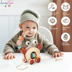 Voiture à tirer en bois Montessori en forme <span class=keywords><strong>de</strong></span> crabe avec labyrinthe <span class=keywords><strong>de</strong></span> perles pour la préhension et l'entraînement cérébral, développer les capacités motrices pour les tout-petits et les bébés d'âge préscolaire à la maison - Product Image 3