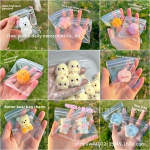 Juguete antiestrés de pollo, mini, de apriete, de rebote lento, textura tipo arcilla, diseño realista de animal, dije de pollo BaBo de plástico - Product Image 3