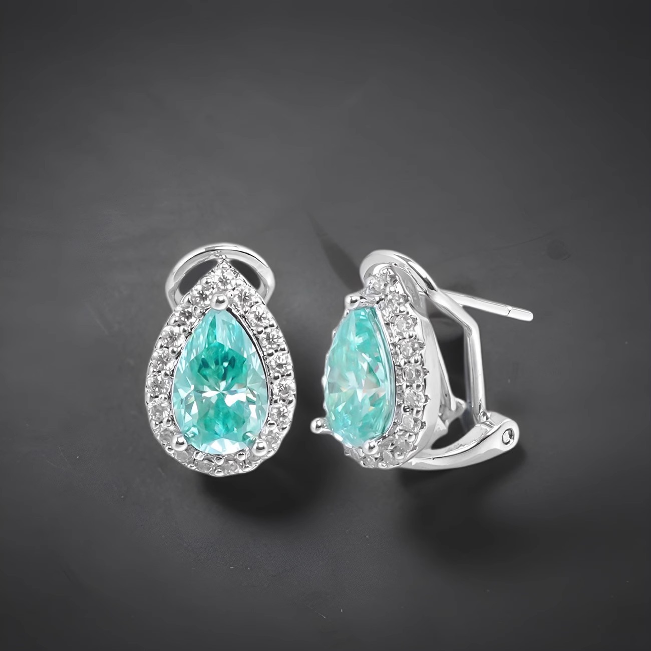 Teardrop-shaped snake head earrings [a pair]