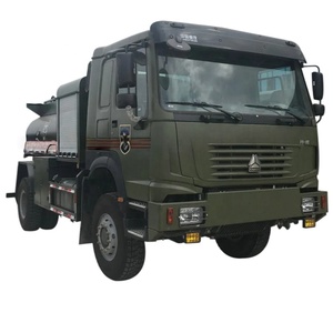 Camión de Reabastecimiento de Combustible HOWO Todoterreno 4X4 <span class=keywords><strong>con</strong></span> Medidor de Flujo y Carrete de Manguera para Reabastecimiento de Helicópteros - Product Image 1