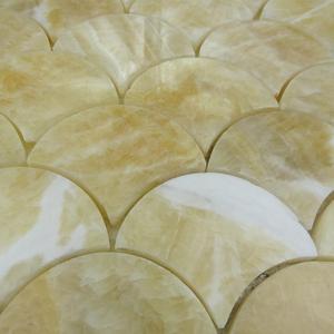 Mosaïque de carreaux en marbre onyx jaune miel <span class=keywords><strong>KB</strong></span> STONE, motif écailles de poisson, pour fond d'intérieur moderne d'hôtel - Product Image 3