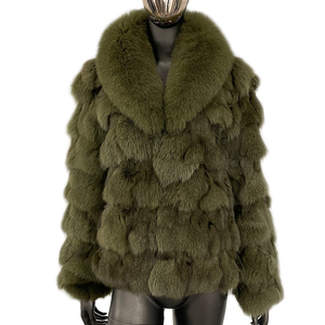 Cappotto Invernale di Lusso per <span class=keywords><strong>Donna</strong></span> in Vera Lana Morbida/Polyester Cotone, Pelliccia Vera Spessa, Tinto in Capo, alla Moda - Product Image 3