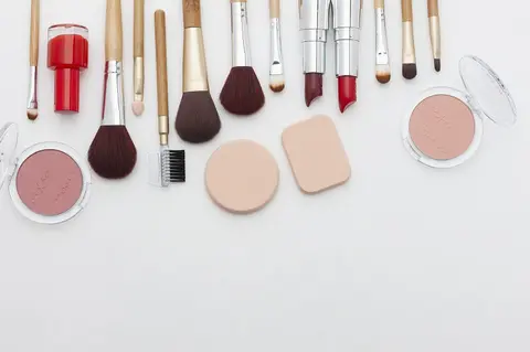 Ignite Your Online Business with these 12 Makeup Trends in 2023
