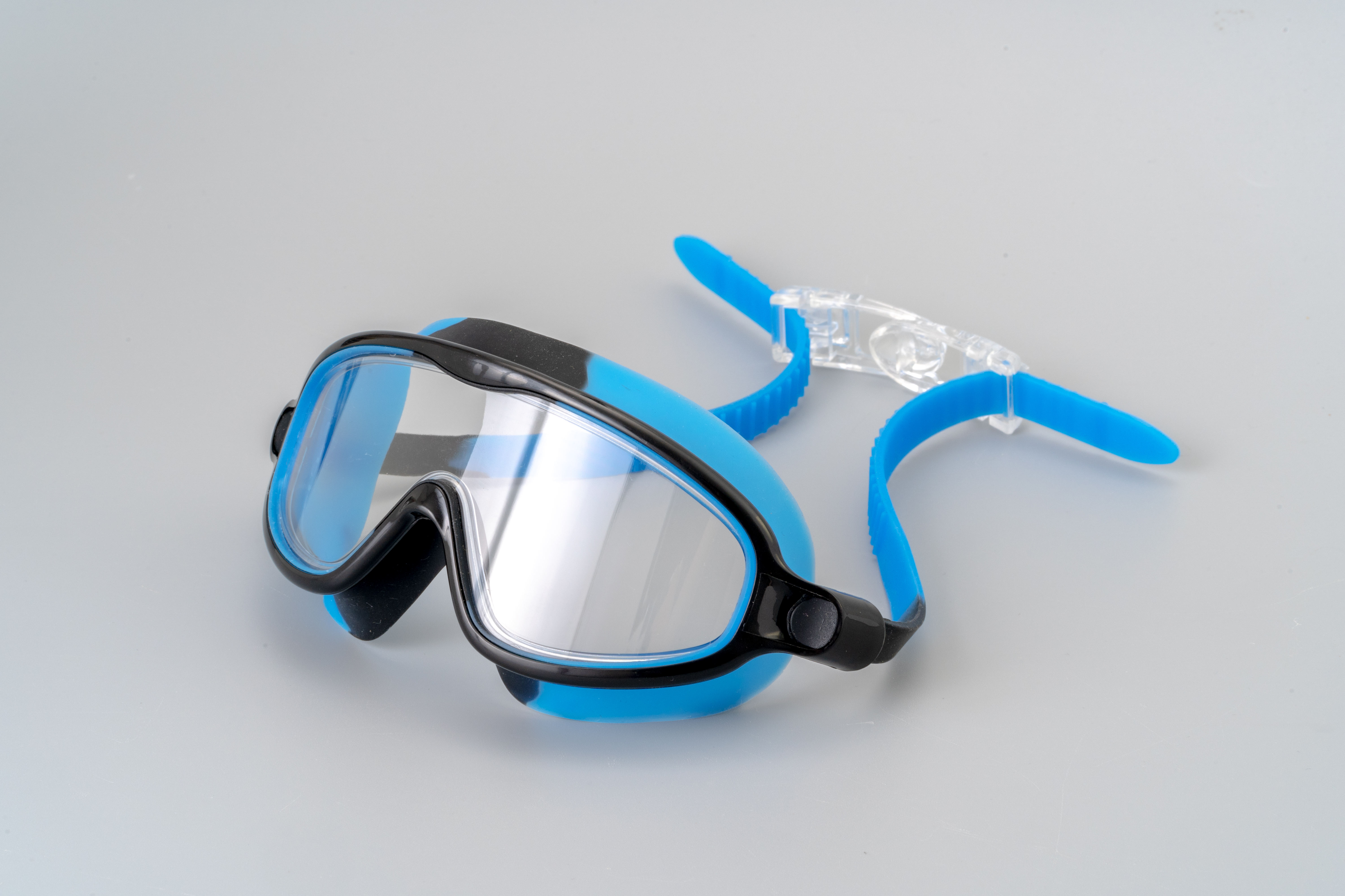 สีดำและสีน้ำเงิน