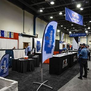 OEM Two-Ply Knitted Polyester Curve Feather <b>Flag</b> 2M with 1.5Kgs Cross Base Elegant Design Product Category <b>Flags</b> - Product Image 6